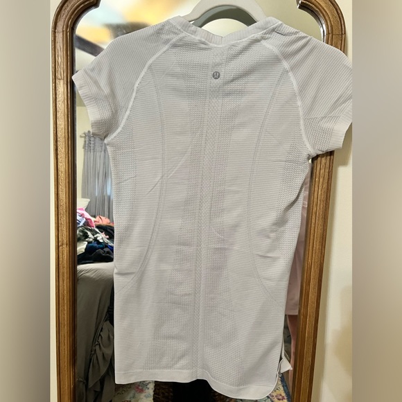 Lululemon swift speed shirt - Picture 2 of 3